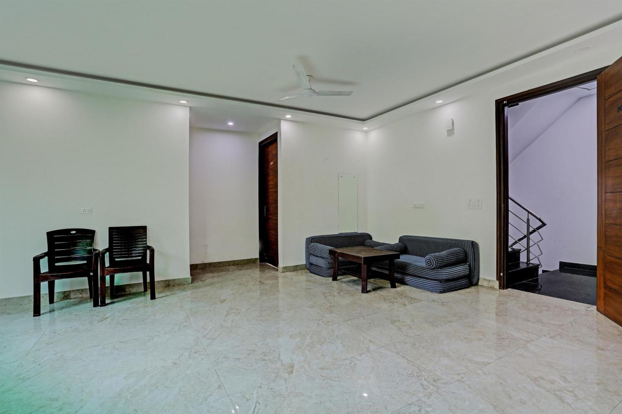 Hotel O Vikrant Residency Ґурґаон Екстер'єр фото