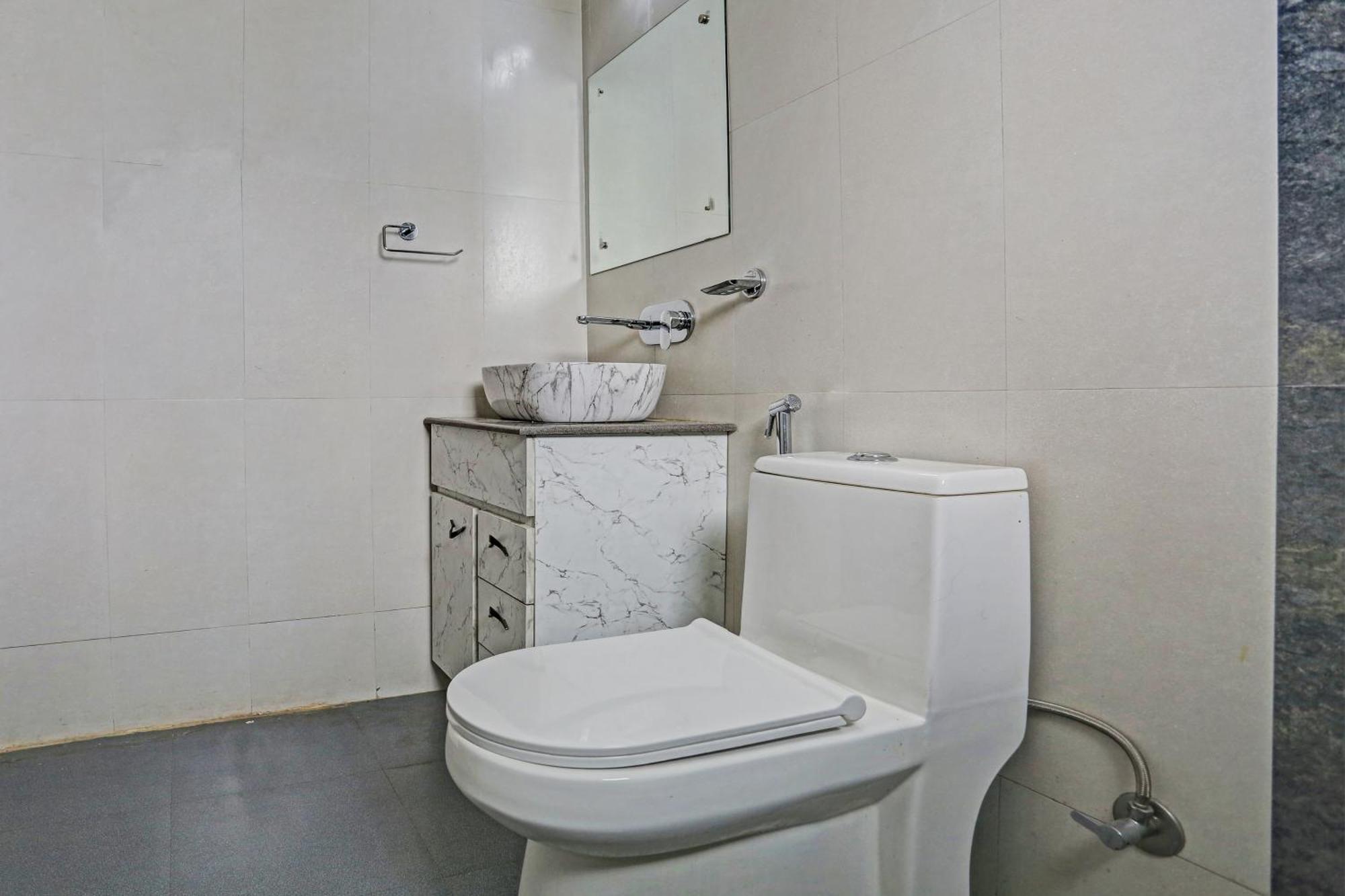 Hotel O Vikrant Residency Ґурґаон Екстер'єр фото